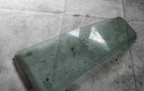 Opel Zafira A Rear vent window glass as2 ussed