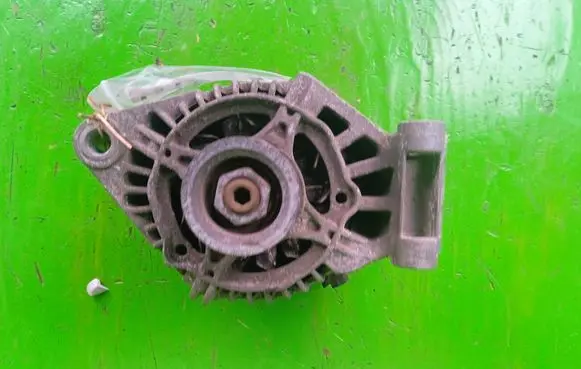 Ford Focus Generator/alternator 98AB10300GF
