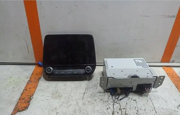 Ford Puma Radio/CD/DVD/GPS head unit M1BT18D804HH L1BT18B955FC