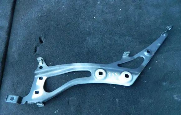 BMW 2 F45 Fender mounting bracket 7297200