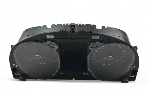 Volkswagen PASSAT CC Speedometer (instrument cluster) 3C8920870N