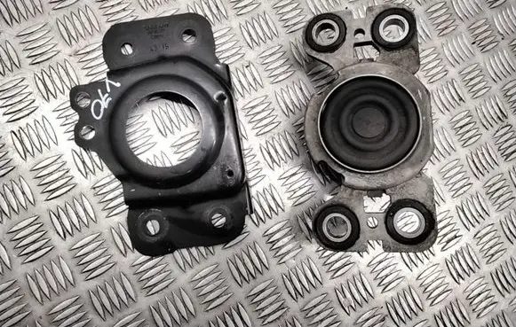 Volvo V70 Gearbox mount 30784277 31401307