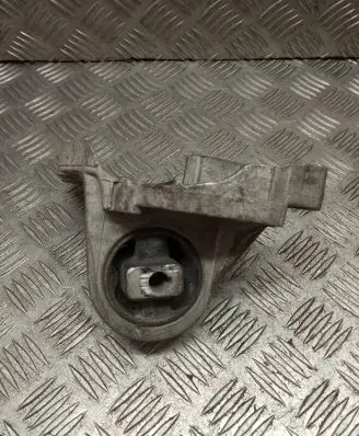 Volvo S80 Engine mount bracket