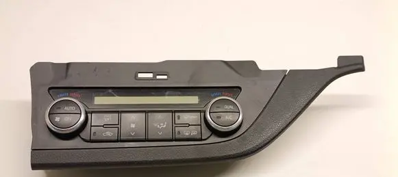Toyota Auris E180 Climate control unit 75F542