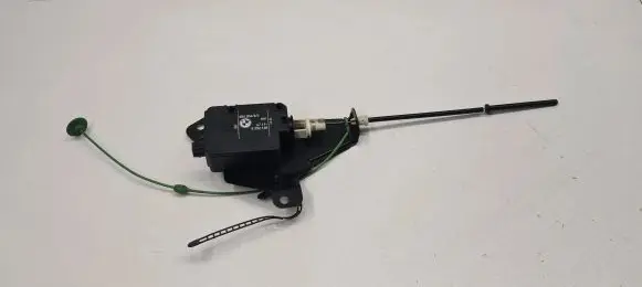 Fuel tank cap lock motor