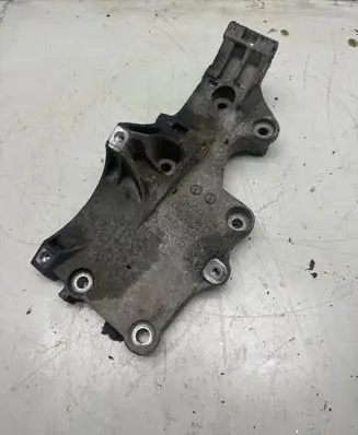 Volkswagen Jetta V Generator/alternator bracket 03G903143A