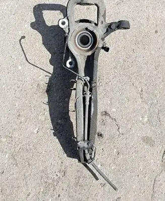 Rear wheel hub spindle/knuckle