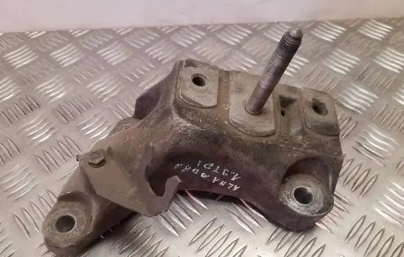 Gearbox mounting bracket
