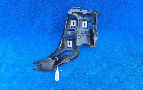 Mercedes-Benz GLE W167 Rear bumper mounting bracket A1678804000