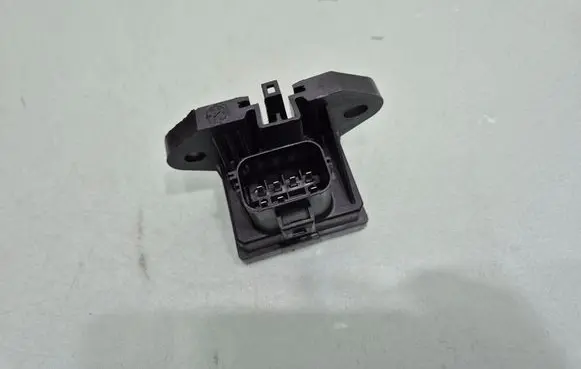 Ford Focus Fuel pump relay F1FA9D370HA