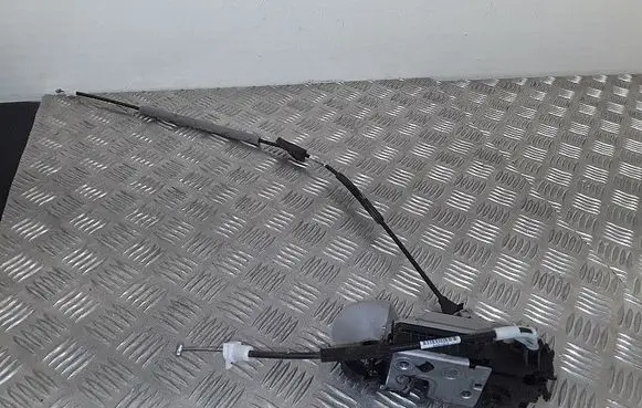 Peugeot 208 I Front door lock 9688079880
