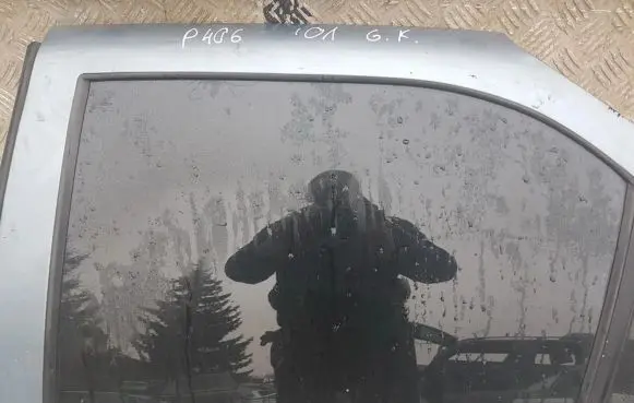 Peugeot 406 Rear door window glass