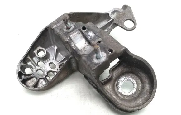 Engine mounting bracket