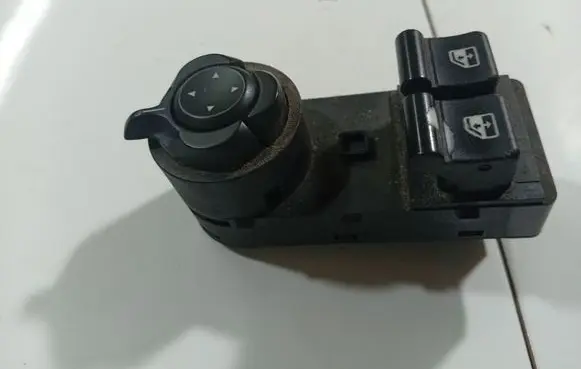 Alfa Romeo Mito Electric window control switch B569