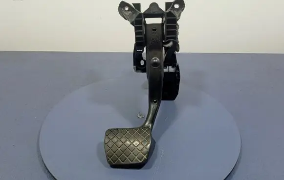 Skoda Octavia Mk3 (5E) Accelerator throttle pedal 5Q1723058BN