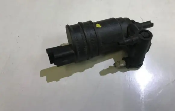 Renault Twingo I Windscreen/windshield washer pump 430702a