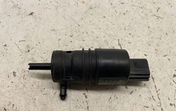 BMW 5 E60 E61 Windscreen/windshield washer pump 7302589 1302589
