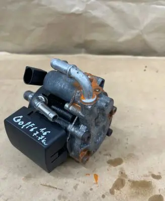Volkswagen Golf VI Fuel injection high pressure pump 03L130755AH