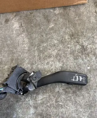 Volkswagen PASSAT B7 Indicator stalk 1K0953513A 01103501 1035C152575550