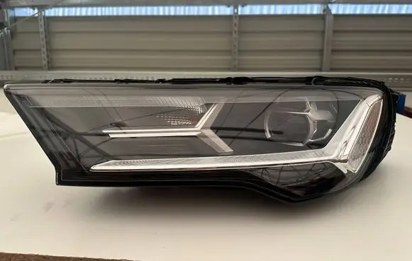 Audi Q7 4M Headlight/headlamp 4M0941011C
