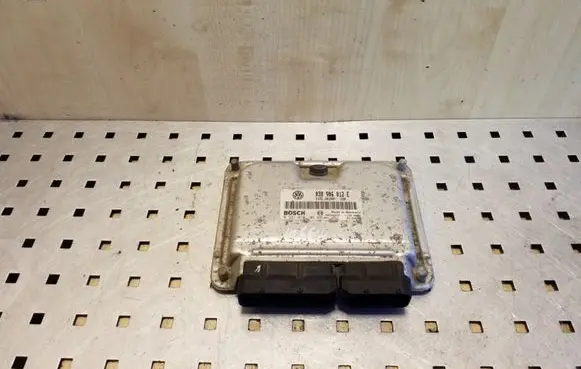 Skoda Octavia Mk1 (1U) Engine control unit/module 038906012E 0281010105