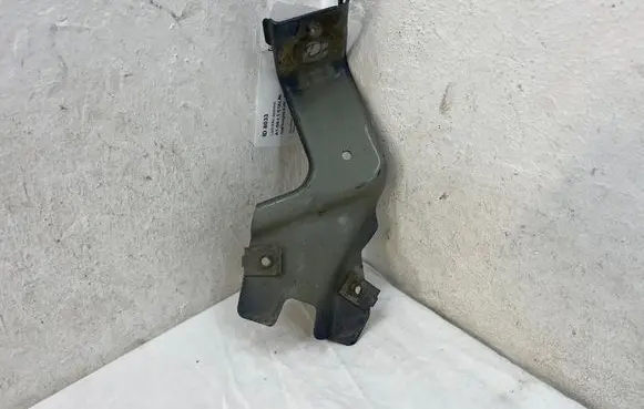 Opel Insignia A Fender mounting bracket