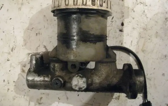 Mitsubishi Pajero Sport I Master brake cylinder NABCO