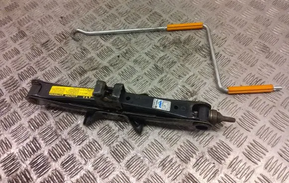 Lexus GS 300 350 430 450H Lift Jack 