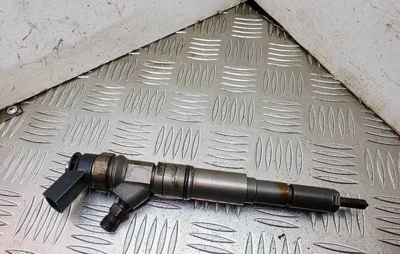 BMW X5 E53 Fuel injector 7793836 0445110216