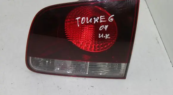 Volkswagen Touareg I Tailgate rear/tail lights