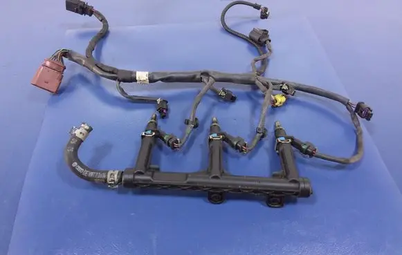 Audi A8 S8 D4 4H Fuel main line pipe 06E133682C