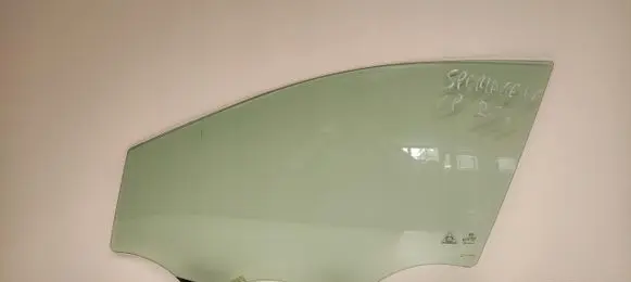 KIA Sportage Front door window glass four-door