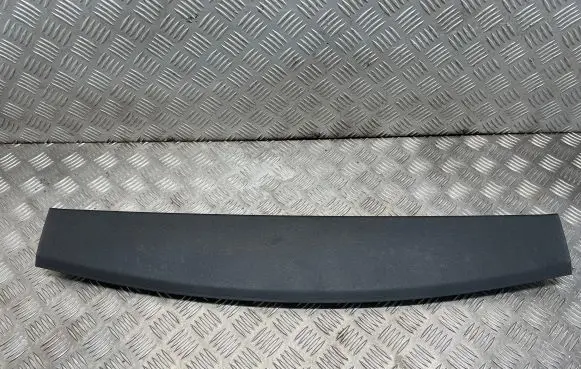 Tailgate trim