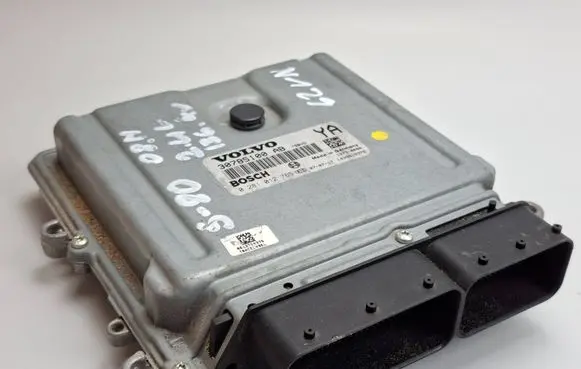 Volvo V70 Engine control unit/module 30785100 1039S18372 0281012765