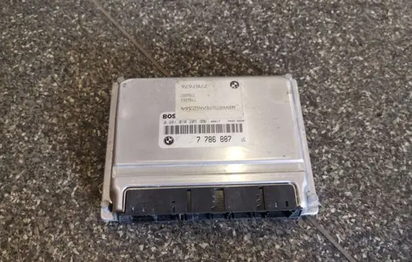 BMW 5 E39 Engine control unit/module 7786887 0281010205