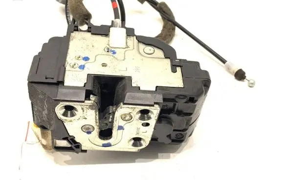 Nissan Note (E11) Front door lock
