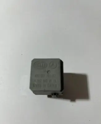 Mercedes-Benz E W212 Other relay A0025422619 4RA00775307