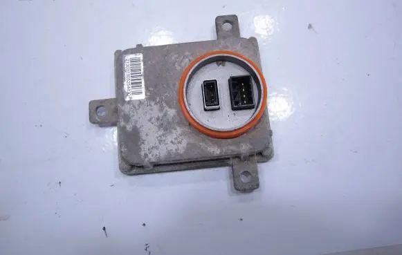 Volkswagen PASSAT B7 Headlight ballast module Xenon 8K0941597B H05S0002 15436700