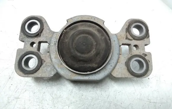 Volvo S60 Engine mount bracket