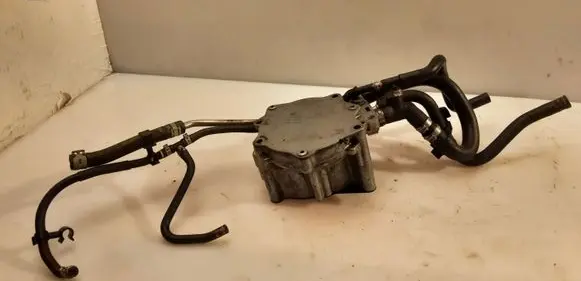 Audi A4 S4 B8 8K Vacuum pump 06J145100C
