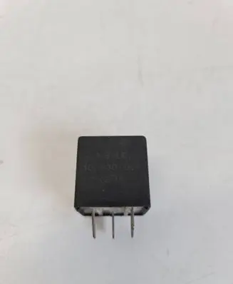 Volkswagen Golf IV Other relay 1008300003