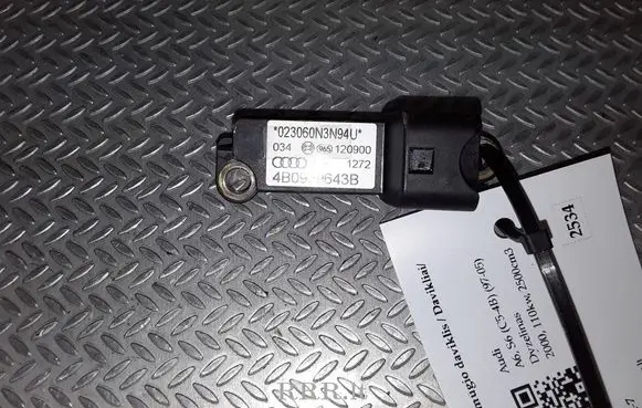 Audi A6 S6 C5 4B Airbag deployment crash/impact sensor 4B0959643B