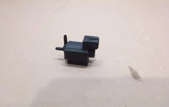 Volvo V70 Vacuum valve 8699233 70051500