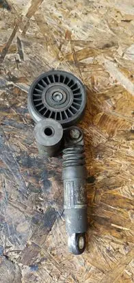 Honda FR-V Generator/alternator belt tensioner