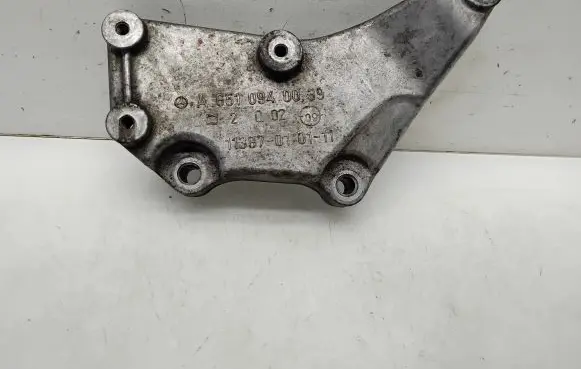 Mercedes-Benz E W212 Engine mounting bracket A6510940039