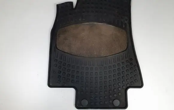 Mercedes-Benz B W245 Front floor mat A1696840102
