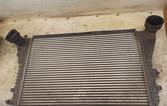 Volkswagen Golf V Intercooler radiator