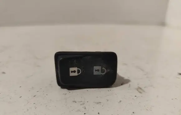 Volvo V50 Central locking switch button 65832