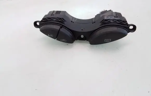 Ford Focus Windscreen/window heater switch 98AG19A945BF