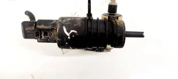Volkswagen Golf V Windscreen/windshield washer pump